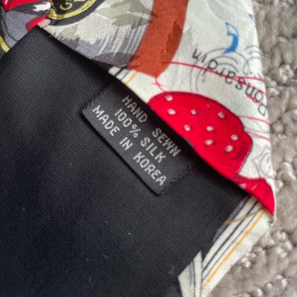 Nicole Miller hand sewn silk necktie - Picture 6 of 7